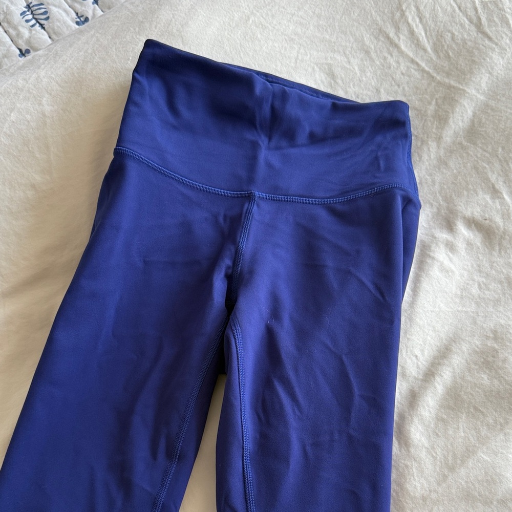 Lululemon wunder train blue size 4, 23 inch length